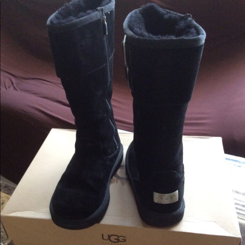 Auth UGG Tall Black boots with metal logo size 5